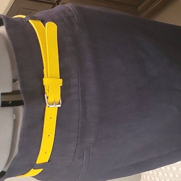 Ricki's dark indigo denim pencilskirt with yellow belt. Size 8 - Picture 2 of 8